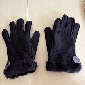 UGG Black Dyed ShearlingSheepskin Gloves Size M. Excellent Condition.